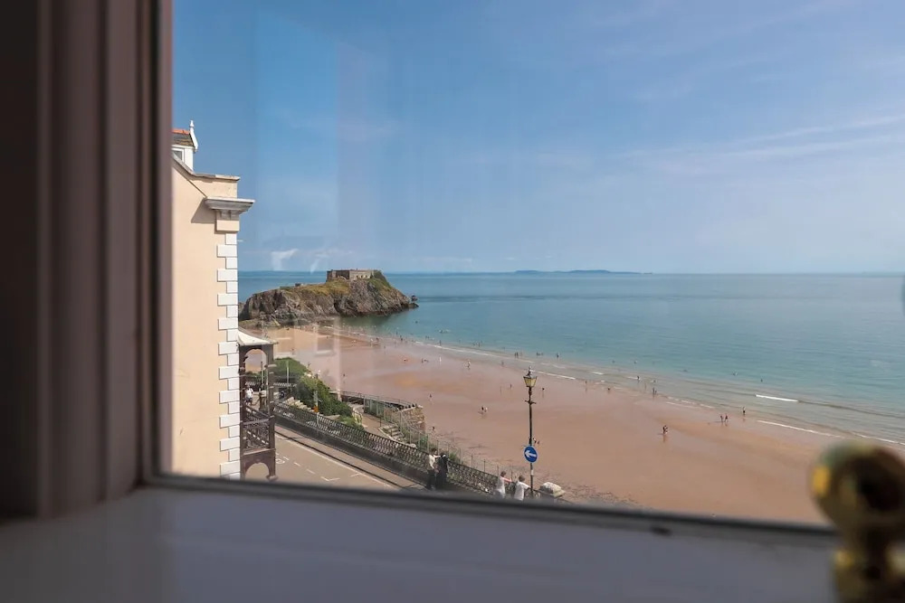5 Paragon Court - Sea Front Apartment