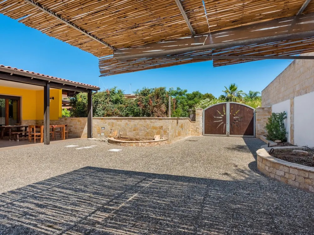 Pleasant Villa in Marina di Mancaversa with Barbecue