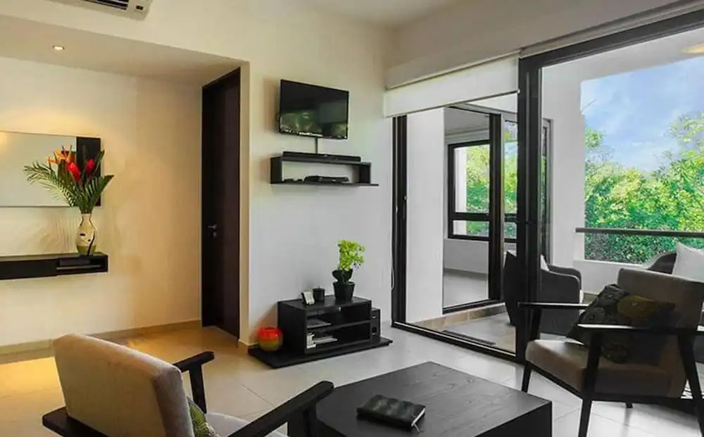 M8 Condo in Tropical Hideaway by Gate48