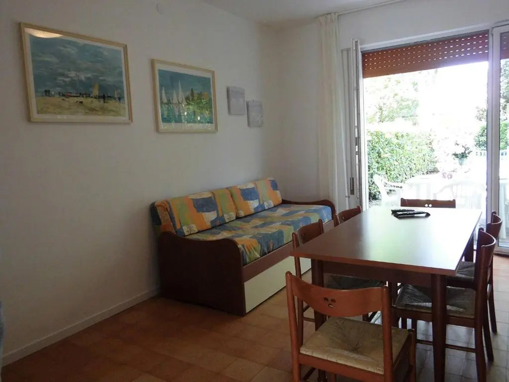 Terraced house with private garden