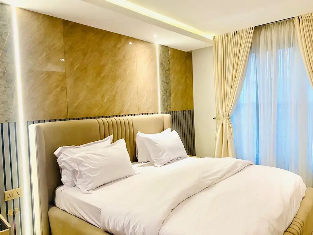Sleeps 4 With Pool Access