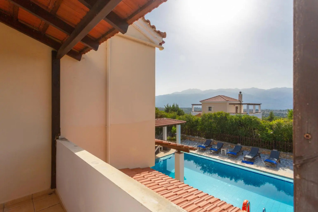 Ekklisies Dio Large Private Pool AC WiFi