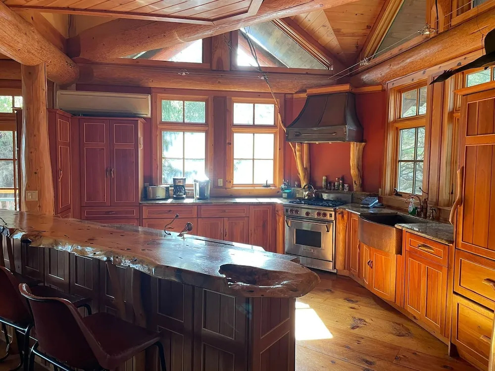 Cayuga Lodge South