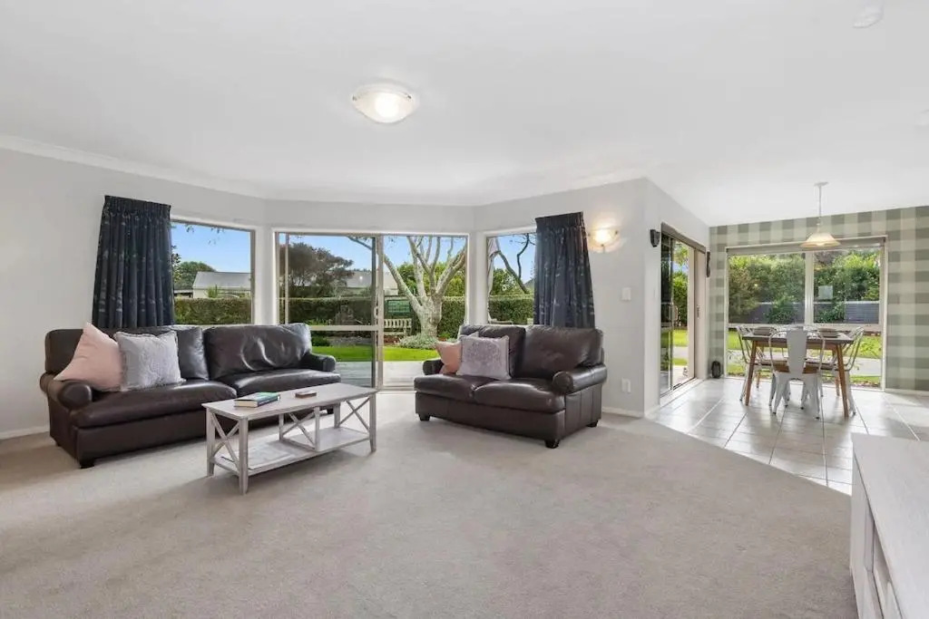 Hidden Mangawhai Oasis with large gardens