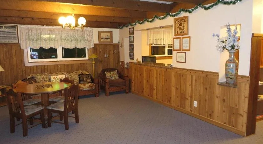 Travelers Inn Motel - Eagle River Downtown