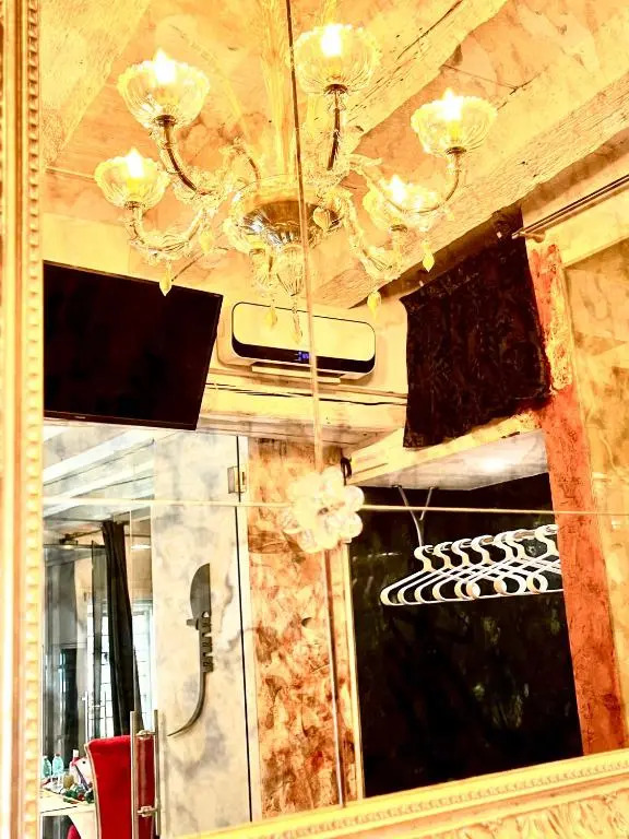 Venice Luxury Watersdoor