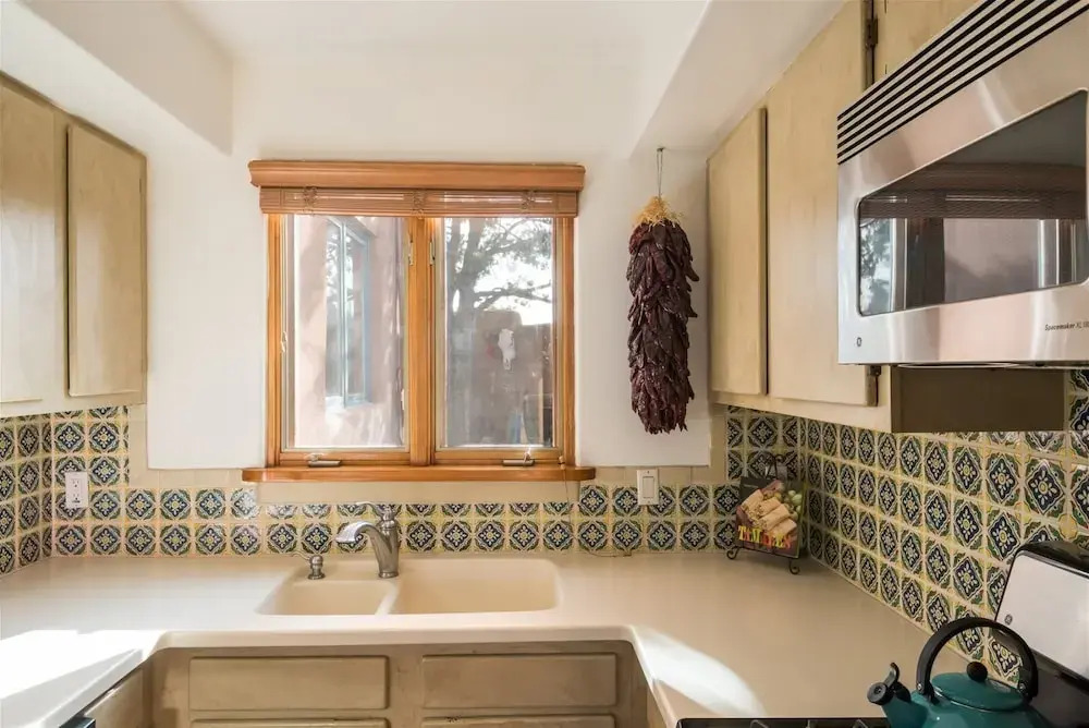 Serenidad - Delightful Vacation Home, Walk to The Plaza and Canyon Rd