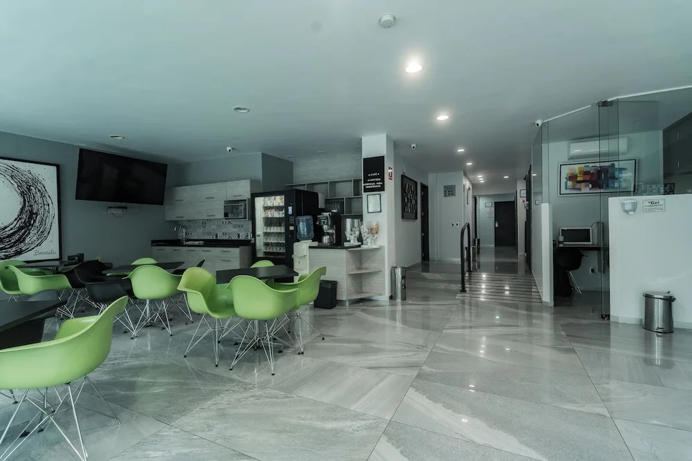 HOTEL LEMON GREEN -Zona Expo Frente al Centro de Convenciones