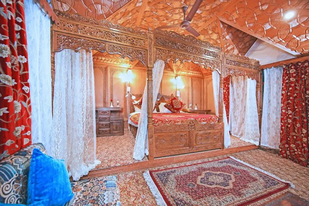 Kolu Group Of Houseboats
