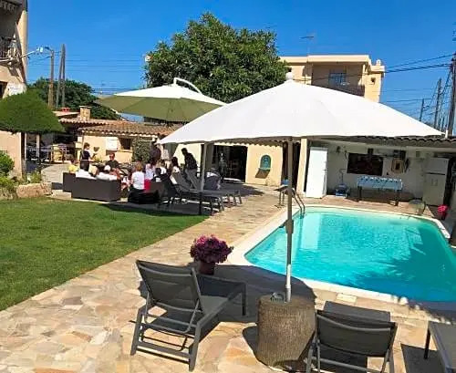 Debbies Crew House