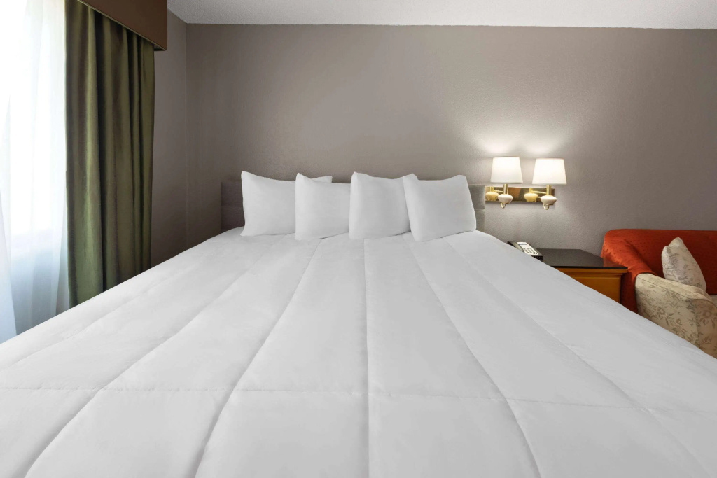 Travelodge by Wyndham Redwood Falls