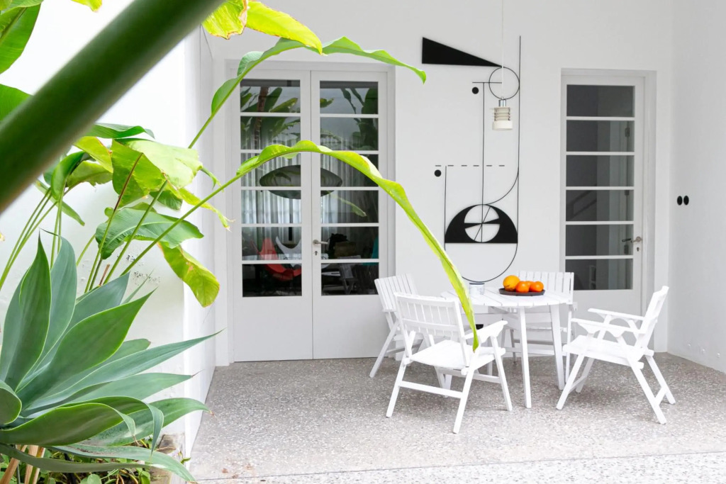 Luxury modernist design townhouse with garden