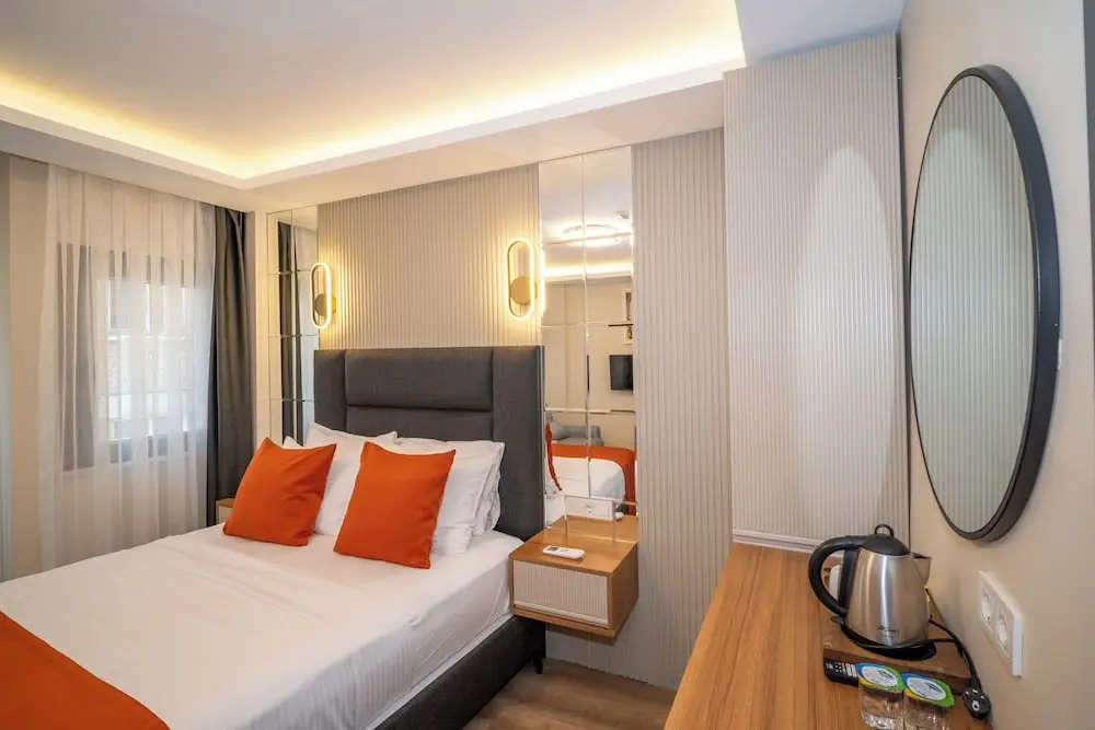 Отель Robin Hotel