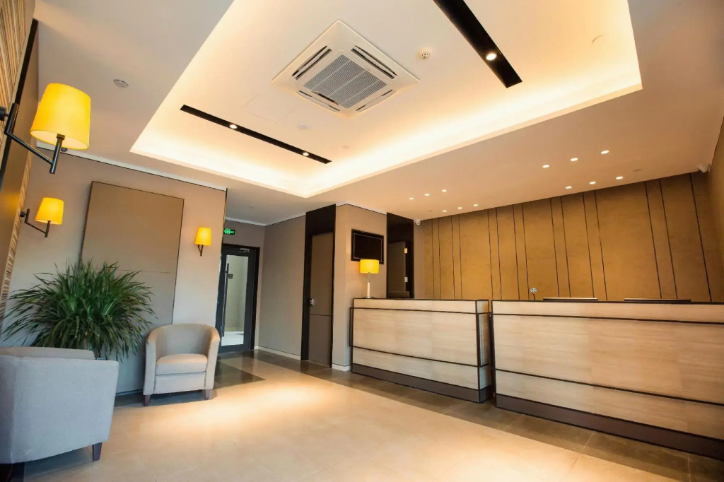 Yalan SEL High-Rise Hotel (Wuliying Subway Station)