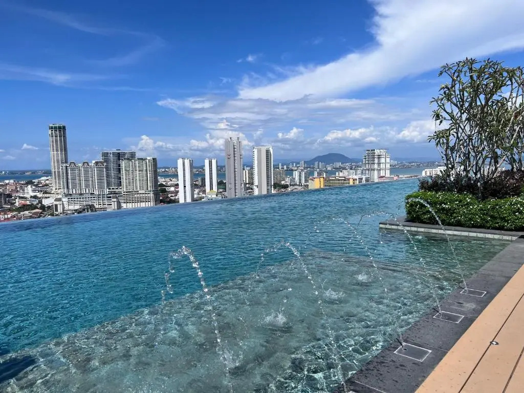 Contemporary & Stylish Suite#Georgetown#Sky Pool#2 BR, Living Room with Double Bed
