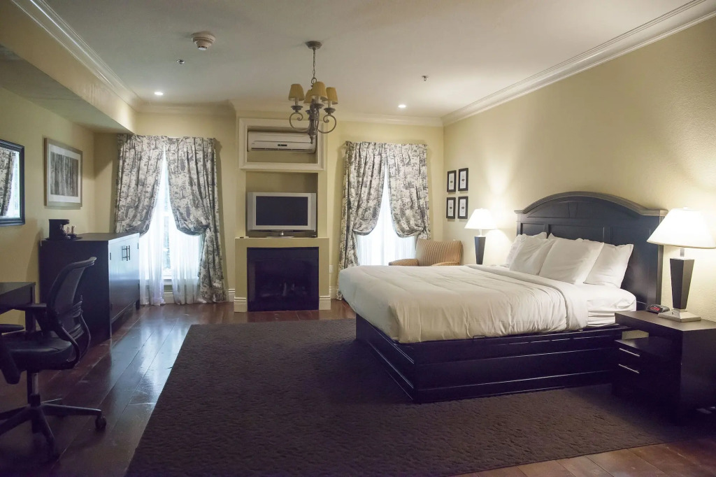 Niagara Crossing Hotel and Spa