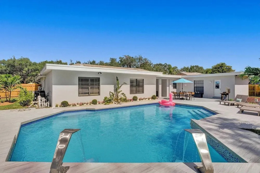 7 Br Home with Pool Gameroom & Soccer