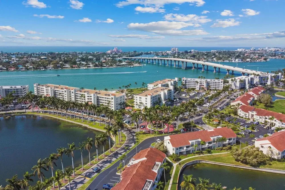 Sunny St Pete Getaway With Shared Pool & Hot Tub