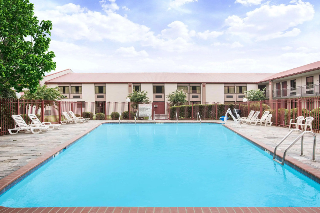 Super 8 by Wyndham Oxford MS University Area