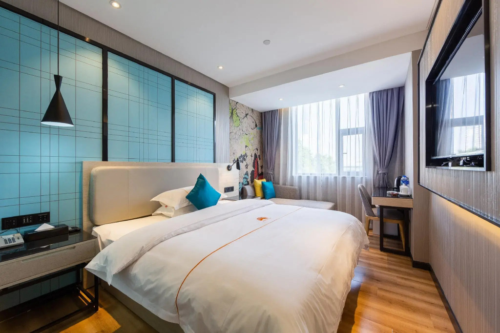 Warm Yes Hotel
