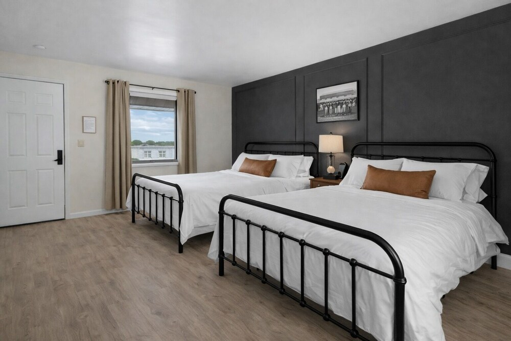 KCs Corner Motel