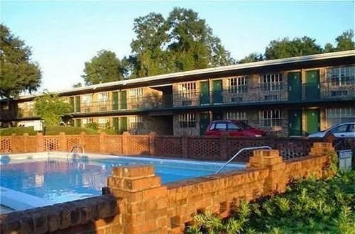 Collegiate Village Inn
