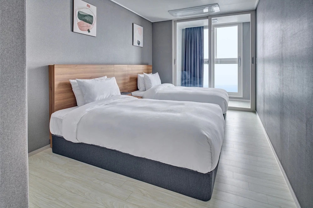 Gangneung Chonpines Ocean Suites Hotel