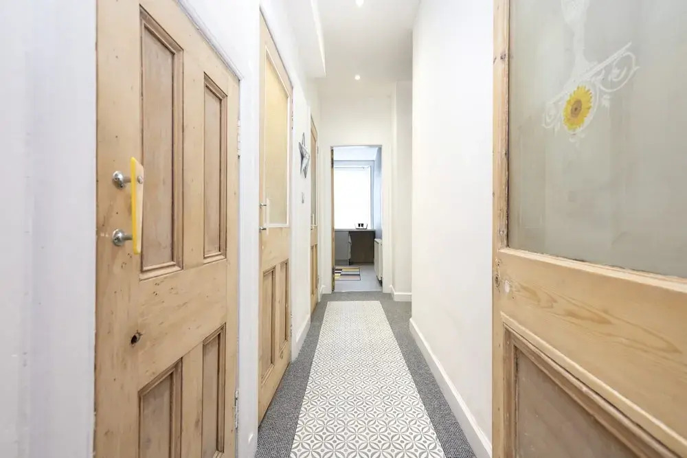JOIVY Charming 1-Bed Ap Near Leith Links W/ Patio