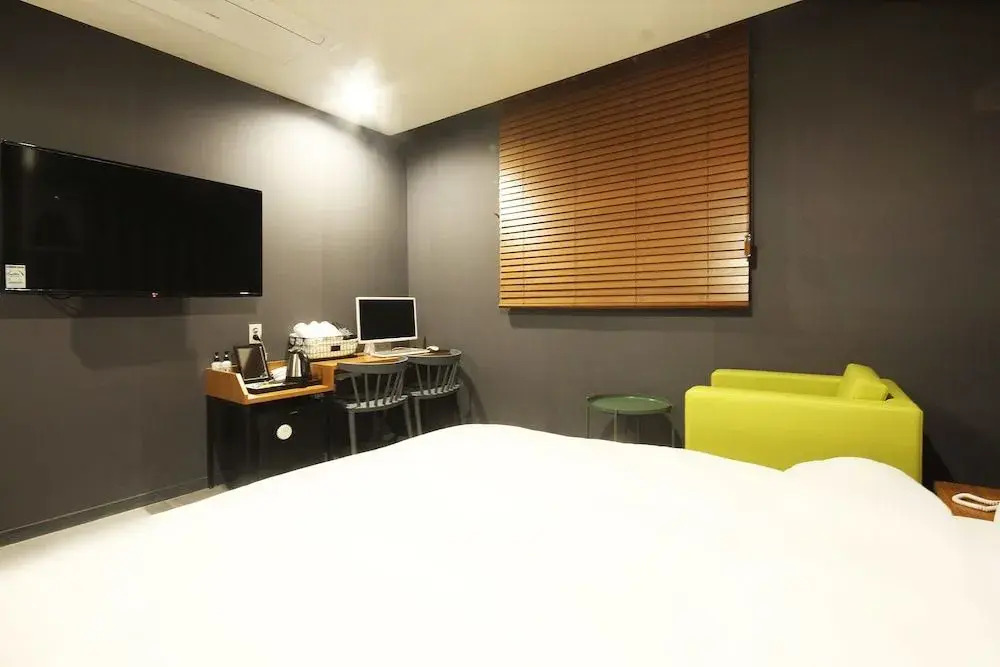 Changwon Myeongseo-dong No. 25 Hotel Convention Branch