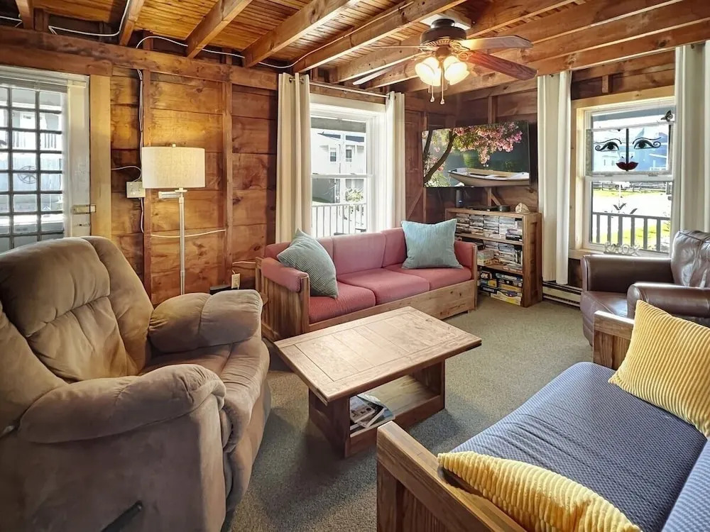 Sea Esta 4 Bedroom Cottage by RedAwning