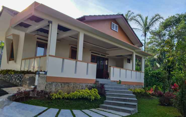Villa Jabon Resort Pool Side