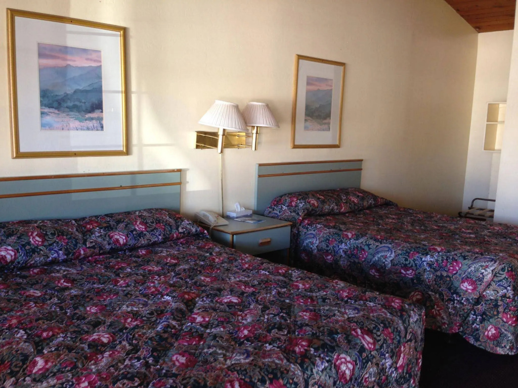 National 9 Motel