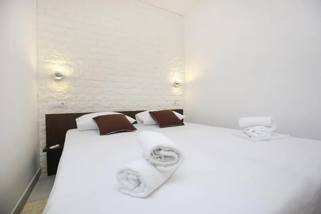 Deluxe MKC Apartments