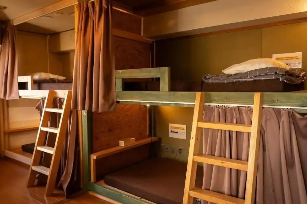 Local Knot Backpackers