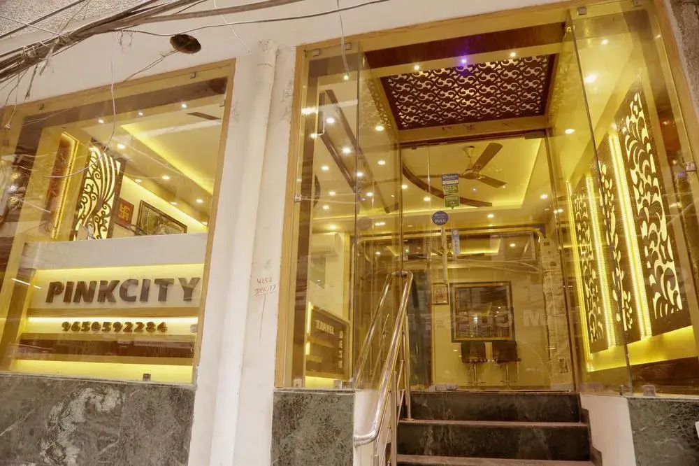 Hotel Star Villa - Front of NDLS Station & 1 Minute from Connaught Place & City Centre