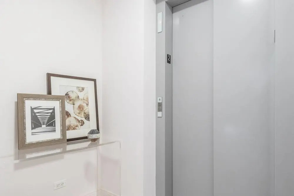 Spacious & Private 3 BDR Luxury Condo in Downtown