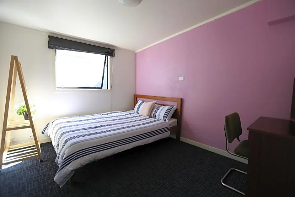 K Road City Travellers Hostel