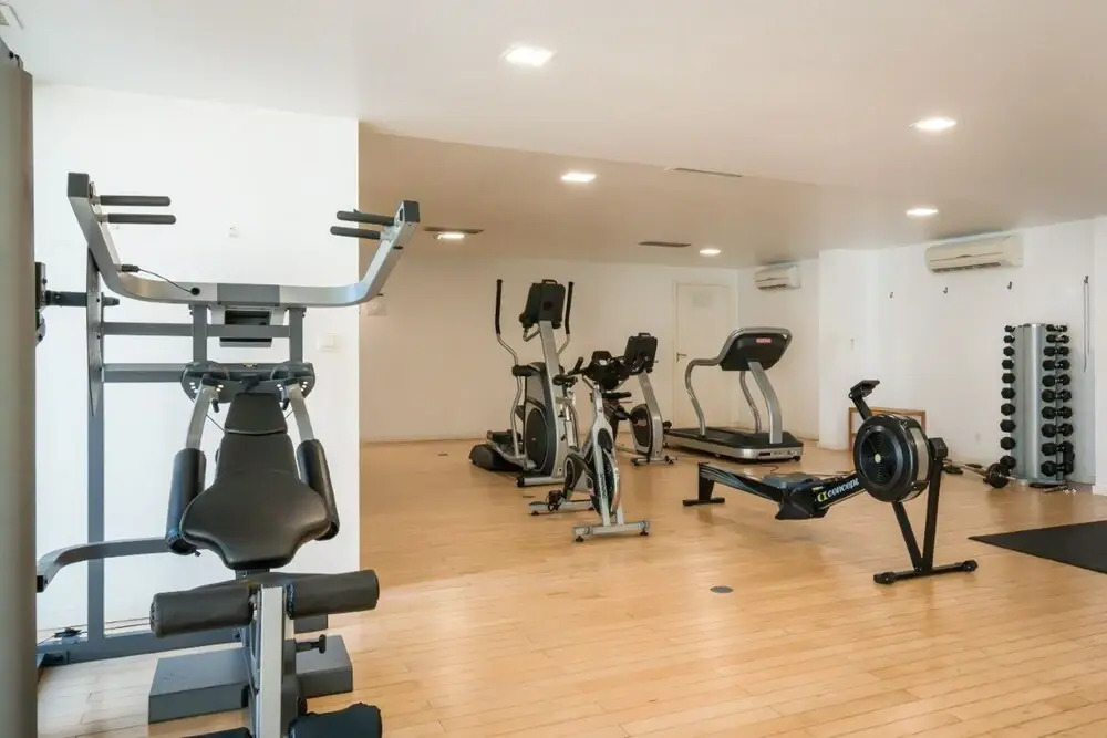 ALTIDO Superb Apt w/Terrace Pool & Spa in Cascais