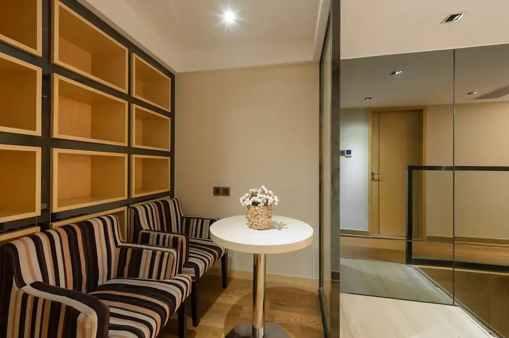 Yicheng Apartment Central Plaza