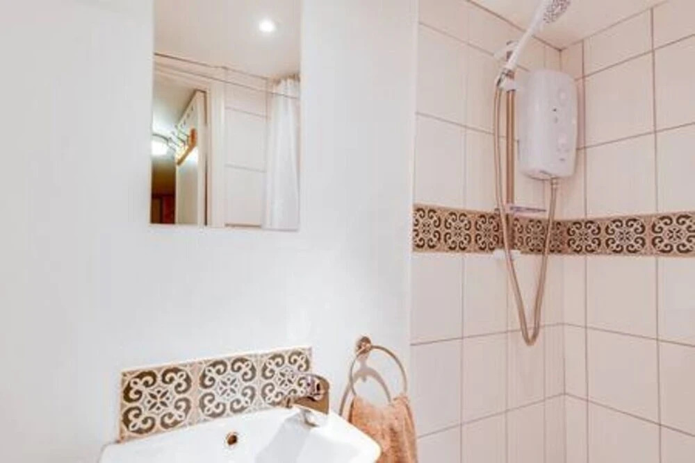 Basement Studio in Summertown With Kitchenette