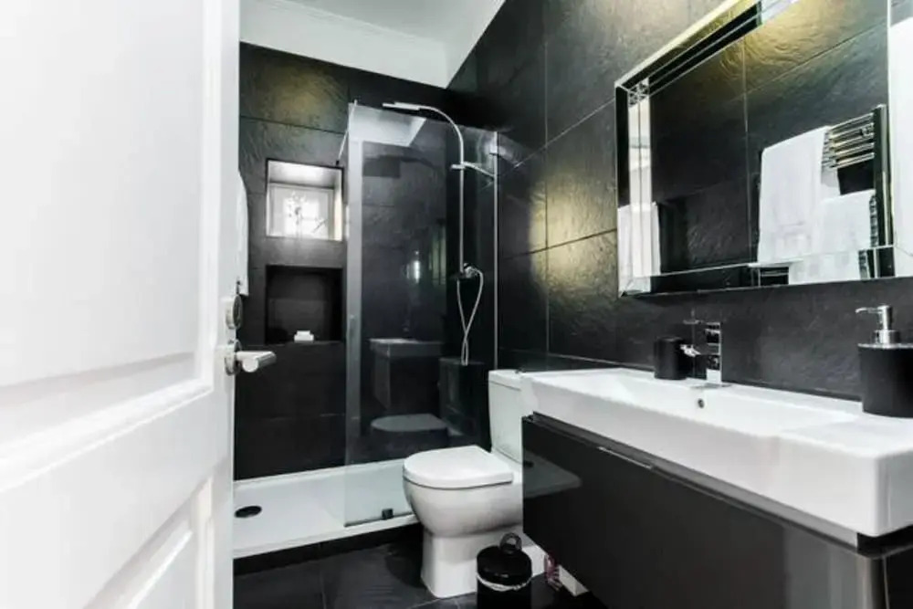 Modern 2-bed Apartment - Heart of Downtown Lisbon