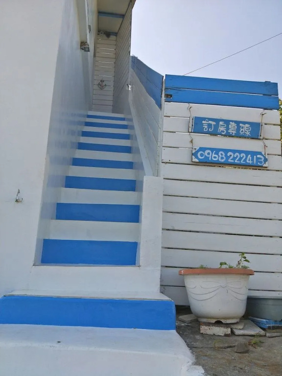 Blues White B&B
