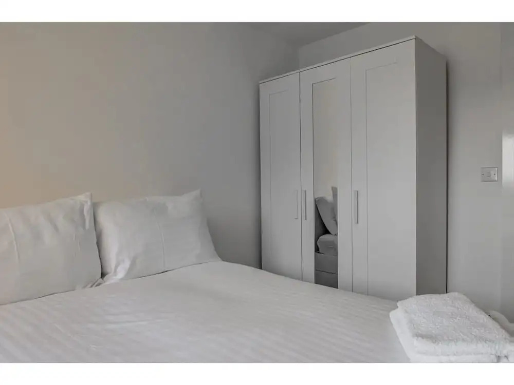 Large, Spacious and Modern apt for 4 in Manchester