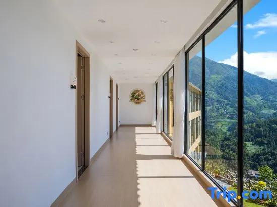 Enjoy the panoramic view of the rice fields (Longsheng Longji Terraces Branch)