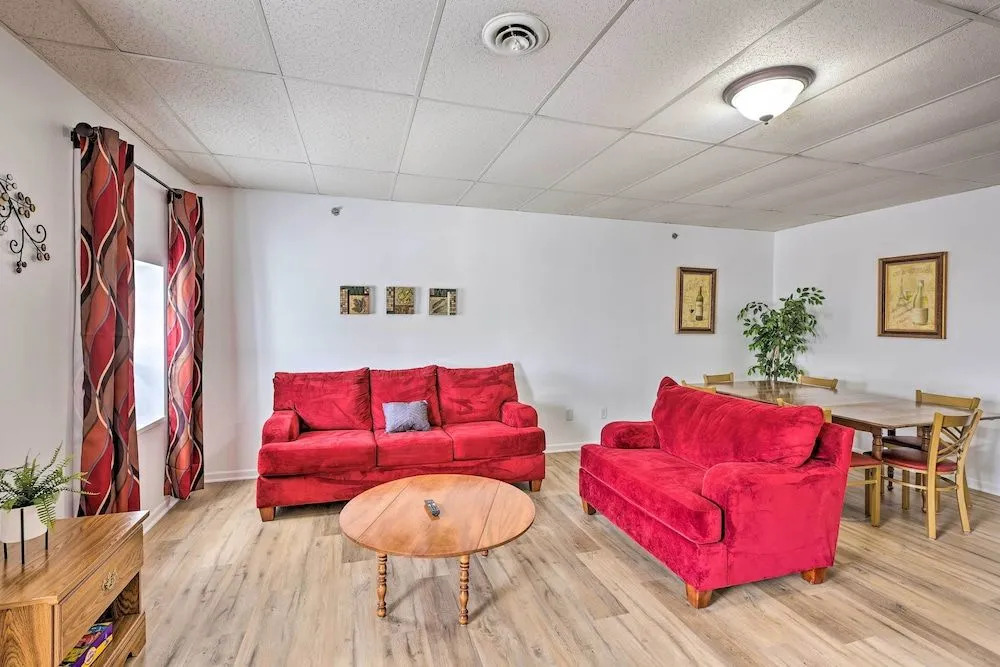 Bright Yankton Apartment Near Meridian Bridge