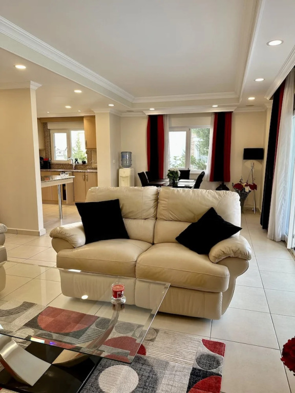 Wonderful 3 bed Duplex in Sought After Prime Community