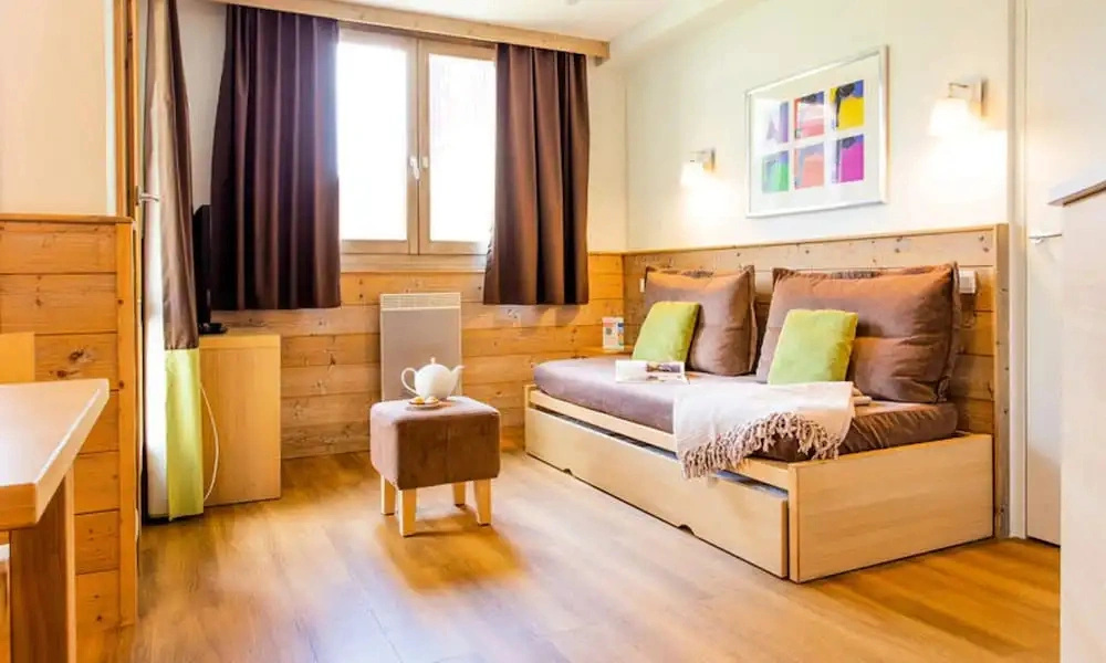 1 Bedroom Apartment + Sleeping Area for 6 People