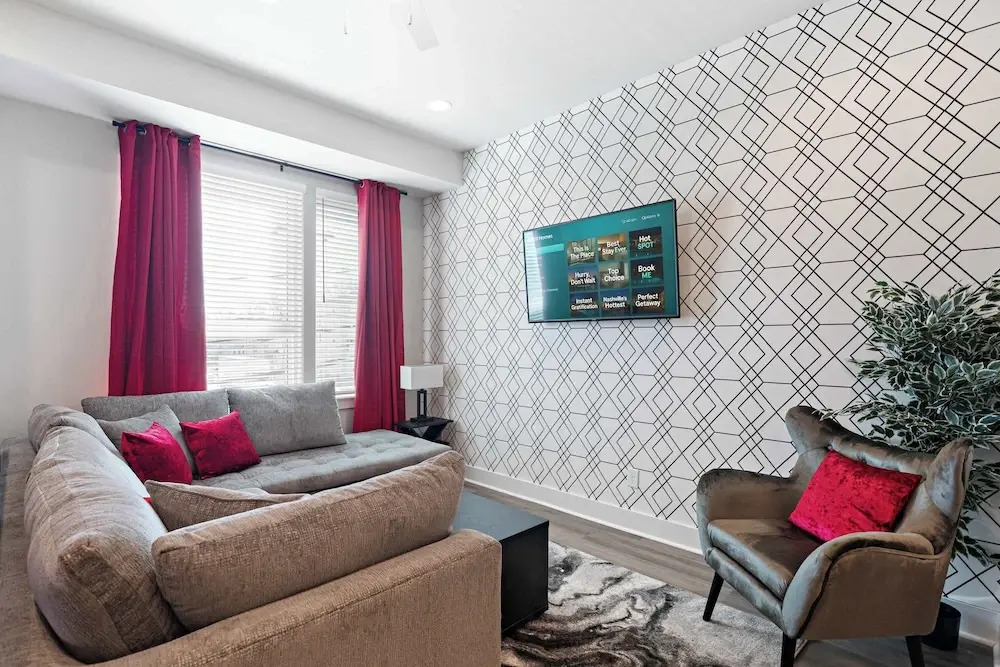 Private Home w Rooftop Game Room Near Downtown