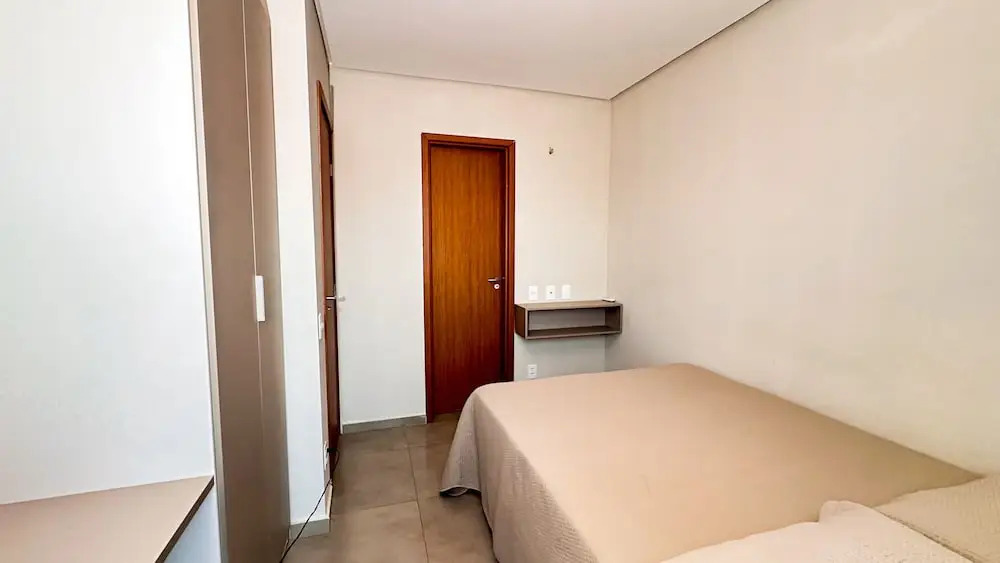 Apto com Wi Fi Garagem e Piscina a 100m da Praia
