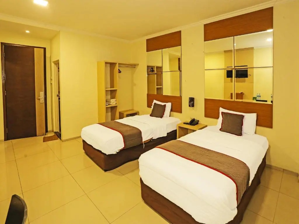 Super OYO Townhouse OAK Hotel Fiducia Serpong